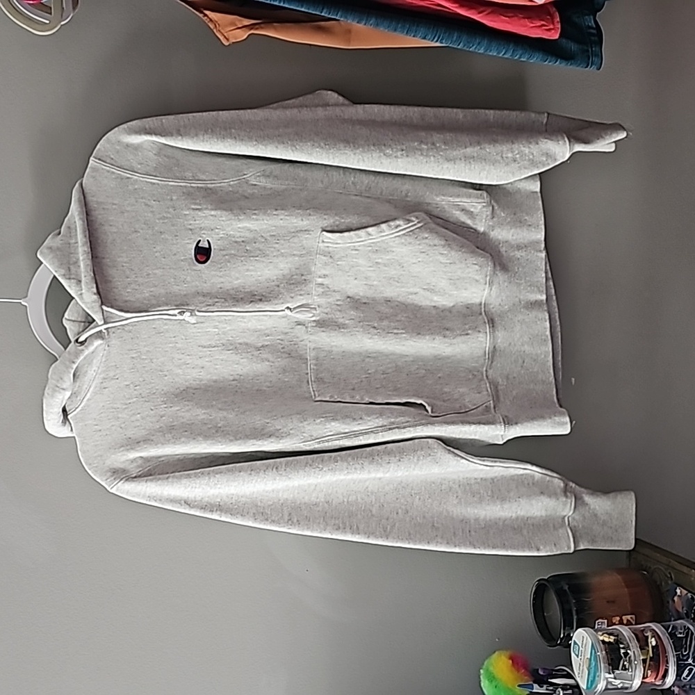 Champion Womens xs light gray heathered sweatshirt. Nice condition. Scheels!